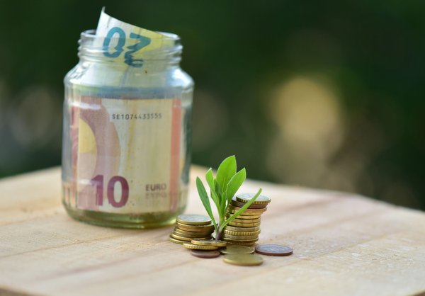 How to Reduce Property Insurance Costs for Homes with Historical Plaques in Manchester?